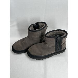 UGG Classic Mini Zipper Tap Logo Ankle Boots Sz 8 Grey Suede